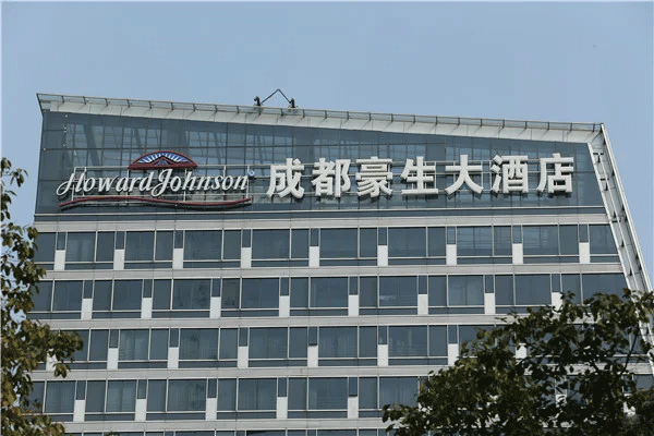 一平方米樓頂發(fā)光字制作安裝的費用有哪些？