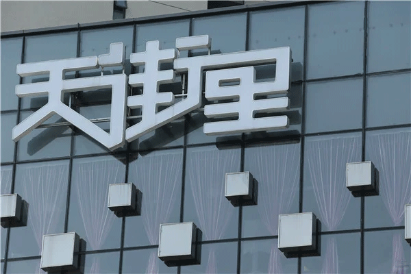 一平方米樓頂發(fā)光字制作安裝的費用有哪些？