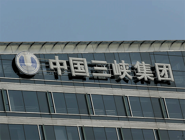 樓頂大型發(fā)光字制作安裝報價方案，可私咨詢哦